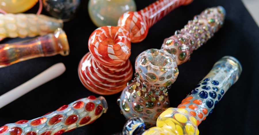 How to Clean Your Pipe, Bong, and Glass Pieces